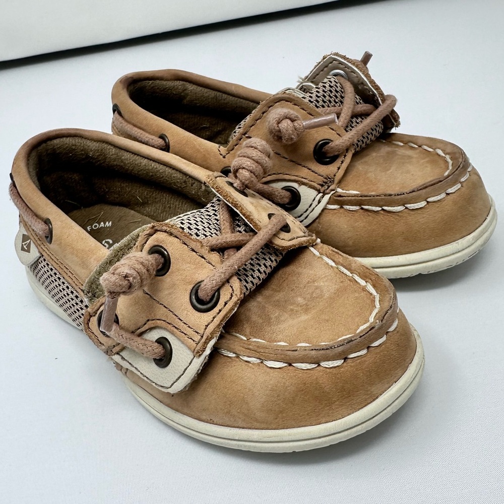 Speedy Kids Tan Boat Shoes size 7